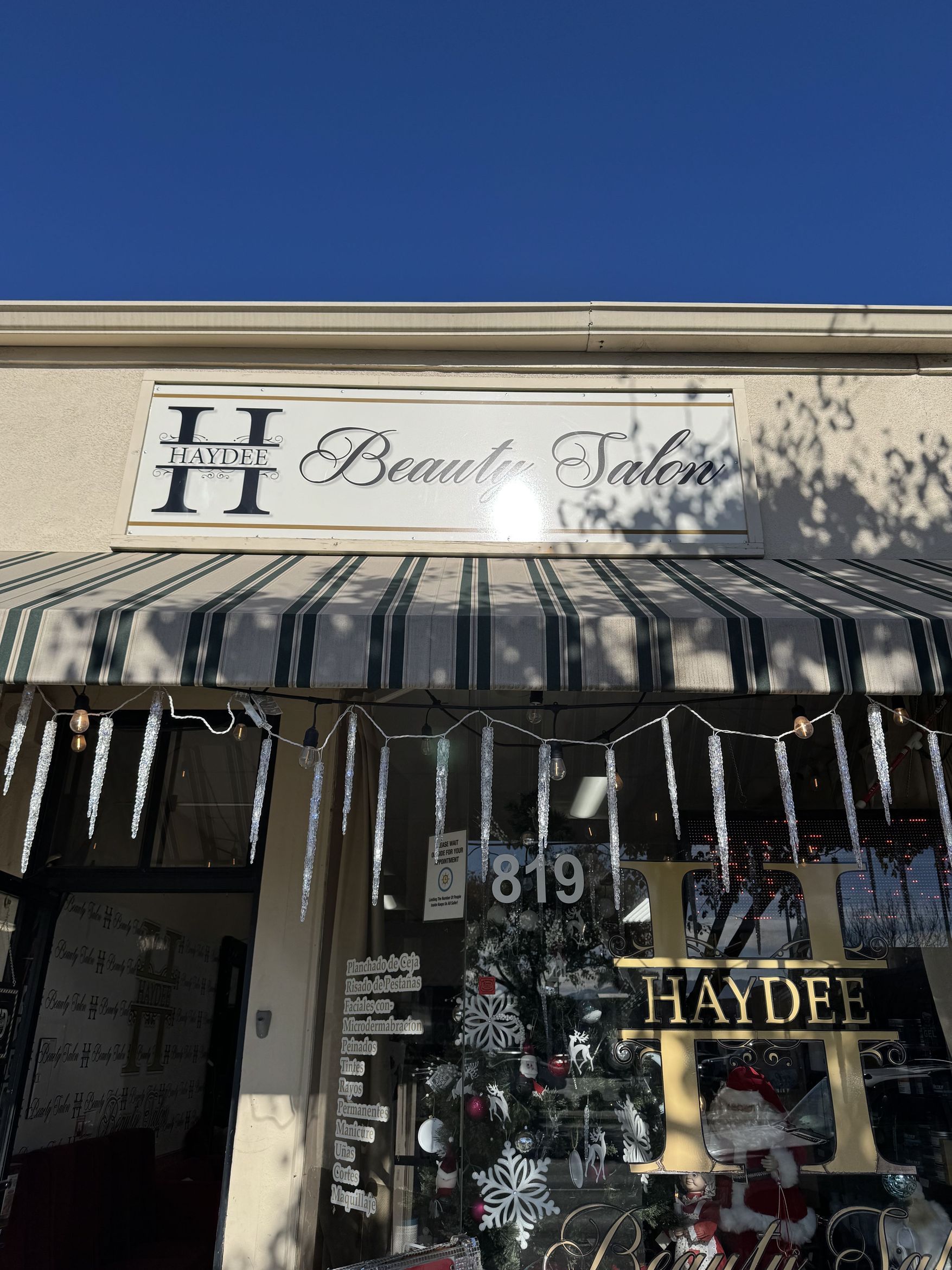 Fachada de Haydee's Beauty Salon en 819 E Alisal St, Salinas · Haydee's Beauty Salon storefront at 819 E Alisal St, Salinas